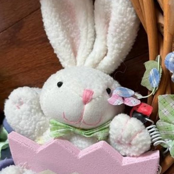 Easter Bunny Wreath - Picture 4 of 7